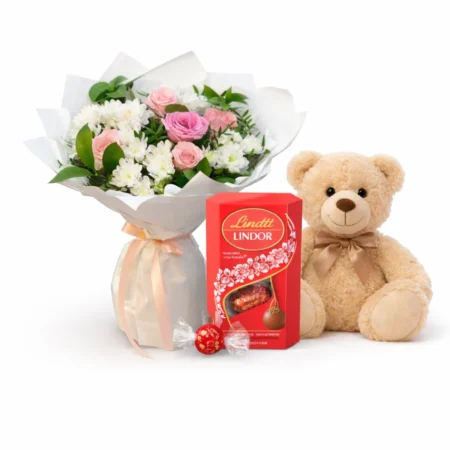 Bundle me trëndafila rozë dhe të bardhë, çokollata Lindt dhe arush pelushi